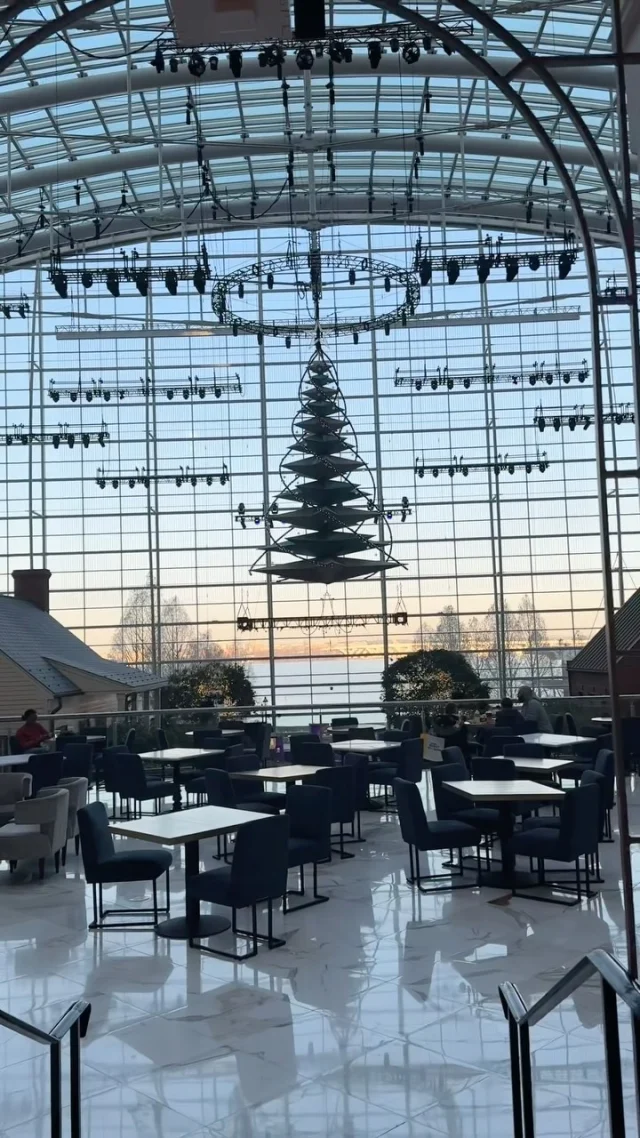 Setting up for one of our bigger events to end the year at @gaylordnational @gaylordhotels today! So excited to show you all the final build & event 🌟💪☃️  #washingtondc #nationalharbor #gaylordhotel #eventplanning #eventproduction #holidayparty #eventdesign #holidaydecor