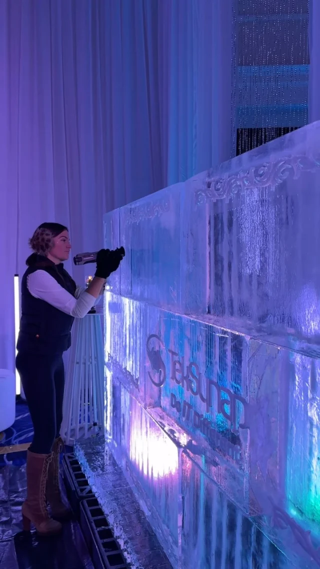 Happy Holidays from all of us at Precon! ❄️☃️🎄  Transforming this venue into a dreamy Winter Wonderland at the @gaylordnational was an absolute blast. Here’s to making more magical memories this season!  #PreconInAction #WinterWonderland #HolidayMagic #eventprofs #behindthescenes #eventplanner #holidayparty #snowfall #icecarvings #washingtondc